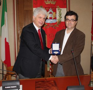 13 marzo 2013, il Sigillo della città allo scrittore spagnolo Javier  Cercas