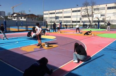 "Parole come scudo" decorazione inclusiva sulla piastra di baskin